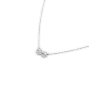 斜めから見たホワイトゴールド・プラチナカラーのヘイローデュオダイヤモンドネックレス、シルバー・K10・K18対応 ラボグロウンダイヤモンド使用