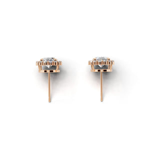 サイドから見たピンクゴールド・プラチナカラーのオーバルカット ヘイロー ダイヤモンド ピアス、シルバー・K10・K18対応 ラボグロウンダイヤモンド使用