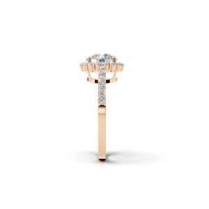 サイドから見たピンクゴールド・プラチナカラーのラウンド ヘイロー ダイヤモンド リング、シルバー・K10・K18対応 ラボグロウンダイヤモンド使用